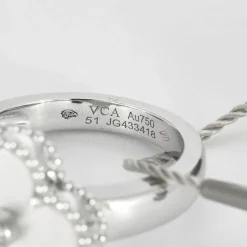 VAN CLEEF & ARPELS - Alhambra - Bague or blanc, nacre et diamant