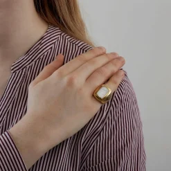 VAN CLEEF & ARPELS - Babylone Bague en jaune Nacre