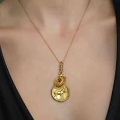 VAN CLEEF & ARPELS - GEORGE L'ENFANT - Médaille Zodiaque Capricorne or jaune