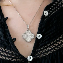 VAN CLEEF & ARPELS - Magic Alhambra - Sautoir or blanc et diamants