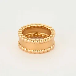 Van Cleef & Arpels Bague perlé en or rose satiné.