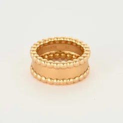 Van Cleef & Arpels Bague perlé en or rose satiné.