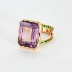 VERRIER PARIS - Collection Very. Importante Bague de cocktail en or rose et améthyste et tsavorites