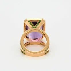 VERRIER PARIS - Collection Very. Importante Bague de cocktail en or rose et améthyste et tsavorites
