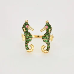 YVONNE LÉON - Bague Hippocampes or jaune, tsavorites , diamants et saphirs roses