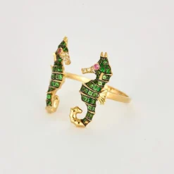 YVONNE LÉON - Bague Hippocampes or jaune, tsavorites , diamants et saphirs roses