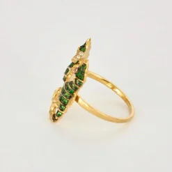 YVONNE LÉON - Bague Hippocampes or jaune, tsavorites , diamants et saphirs roses