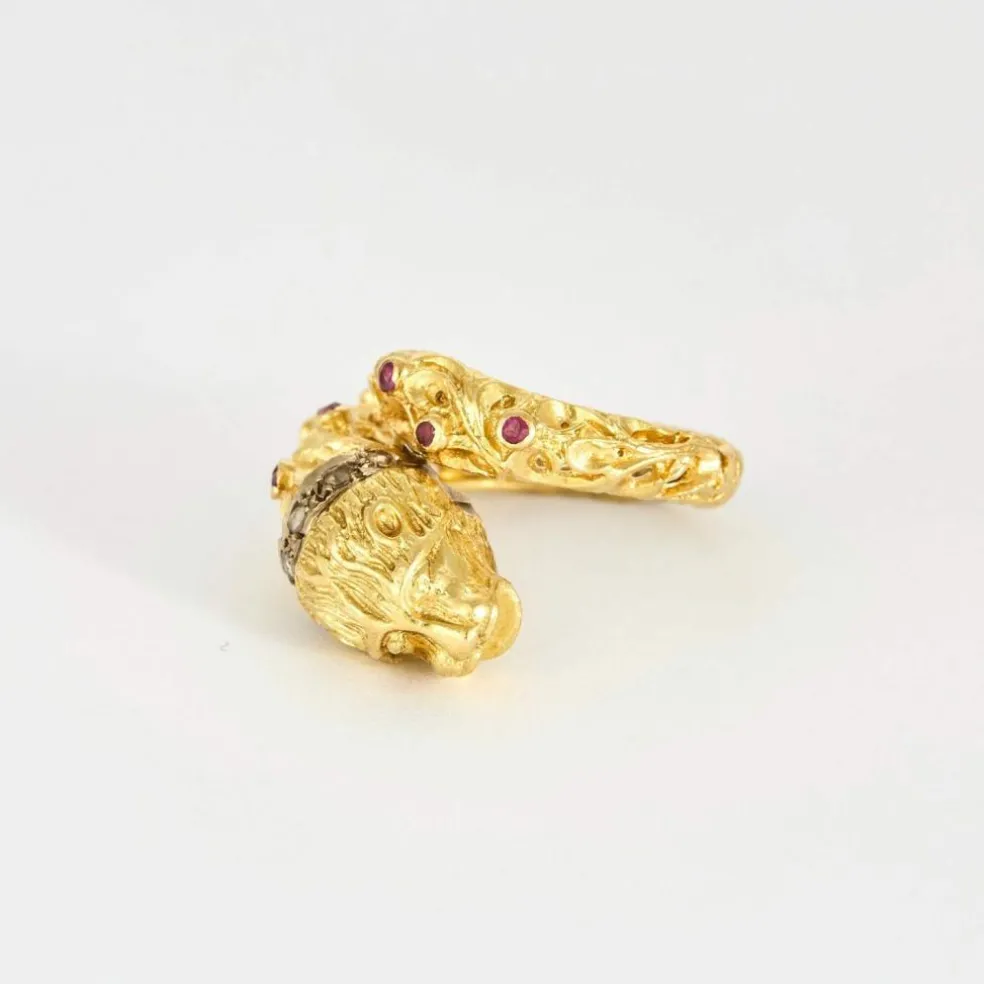 ZOLOTAS - Bague "Chimère" en or jaune, diamants et rubis
