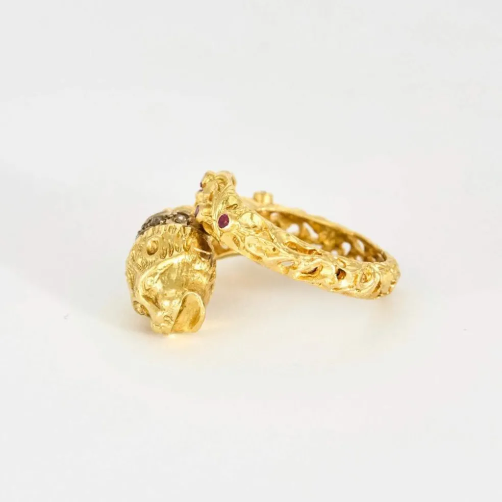 ZOLOTAS - Bague "Chimère" en or jaune, diamants et rubis